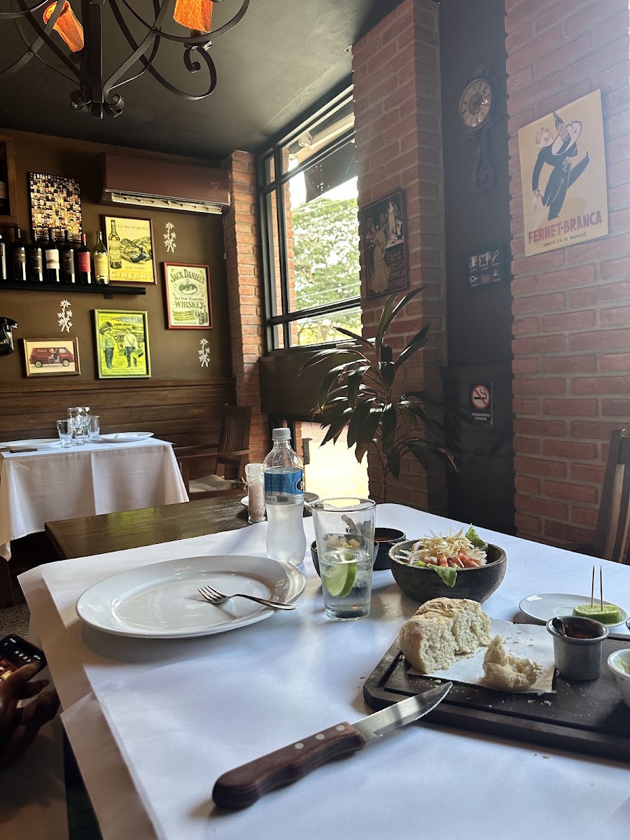 La Cabrera Grill Restaurant — foto 8